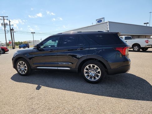 Certified 2025 Ford Explorer Platinum image 4
