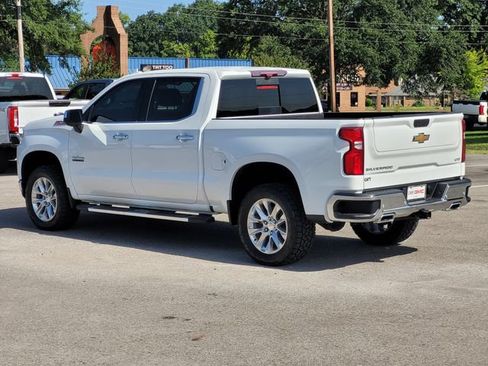 Used 2021 Chevrolet Silverado 1500 LTZ w/ Technology Package AWD/4WD image 6
