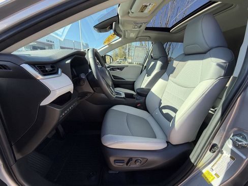 Used 2024 Toyota RAV4 Limited image 17