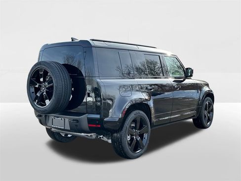New 2026 Land Rover Defender 110 X-Dynamic SE image 4