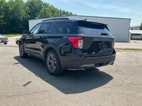 Used 2024 Ford Explorer XLT w/ Equipment Group 202A RWD image 7