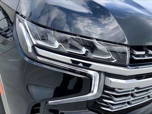 Used 2024 Chevrolet Suburban Premier image 24