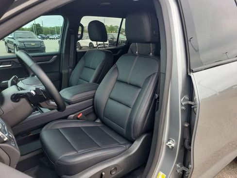 Used 2025 GMC Acadia Elevation w/ Elevation Premium Package FWD image 17
