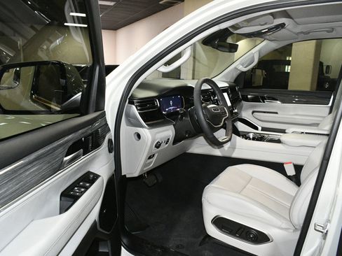 Used 2022 Jeep Wagoneer Series III w/ Premium Group I image 45