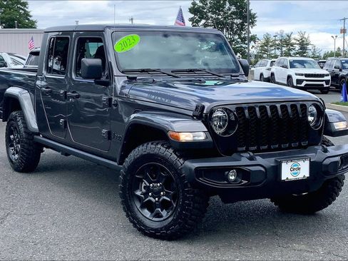 Used 2023 Jeep Gladiator Sport AWD/4WD image 2
