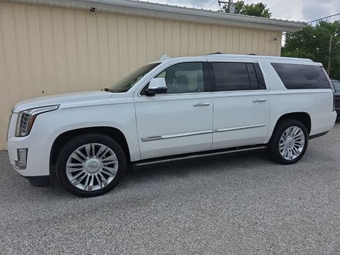 Used 2016 Cadillac Escalade ESV Platinum AWD/4WD image 13