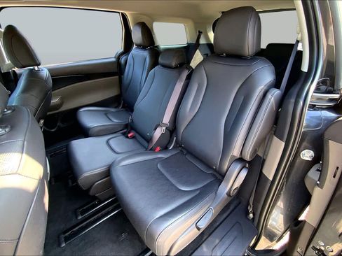 Used 2026 Kia Carnival FWD image 21