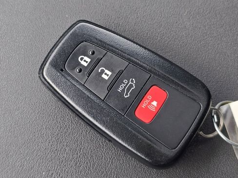 Used 2021 Toyota Highlander XLE image 34