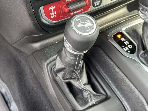 Used 2024 Jeep Wrangler Unlimited Rubicon AWD/4WD image 21