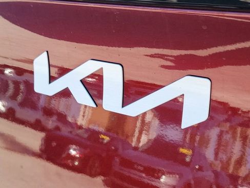 Used 2024 Kia Sportage SX image 8