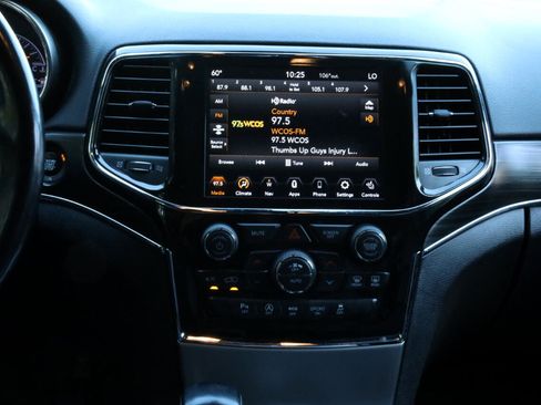 Used 2021 Jeep Grand Cherokee Limited image 35