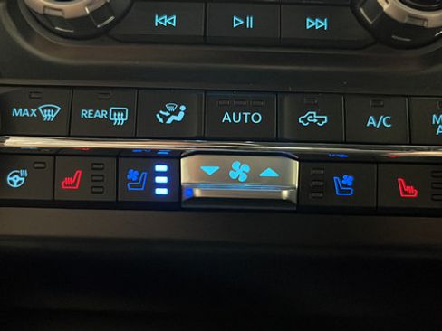 Used 2025 Ford F250 Lariat w/ Lariat Ultimate Package AWD/4WD image 29