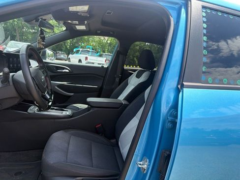 Used 2025 Chevrolet Trax RS w/ Sunroof Package FWD image 3