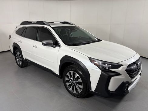 Used 2023 Subaru Outback Touring AWD/4WD image 2