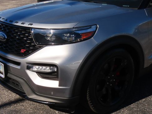 Used 2023 Ford Explorer ST w/ Equipment Group 401A image 3