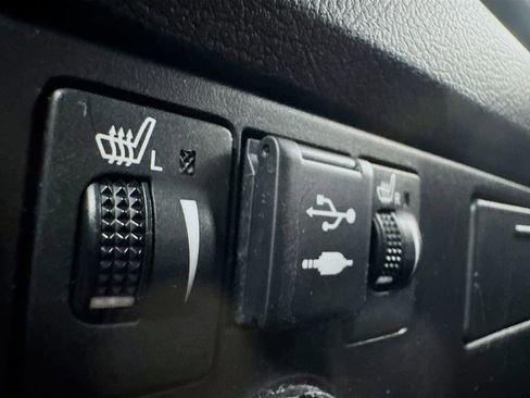 Used 2018 Toyota Sienna SE w/ SE Preferred Package FWD image 23