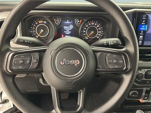 Used 2025 Jeep Wrangler Sport AWD/4WD image 12