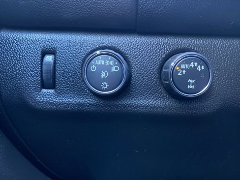 Used 2018 GMC Canyon Denali image 16