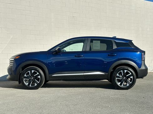 Used 2025 Nissan Kicks SV AWD/4WD image 6
