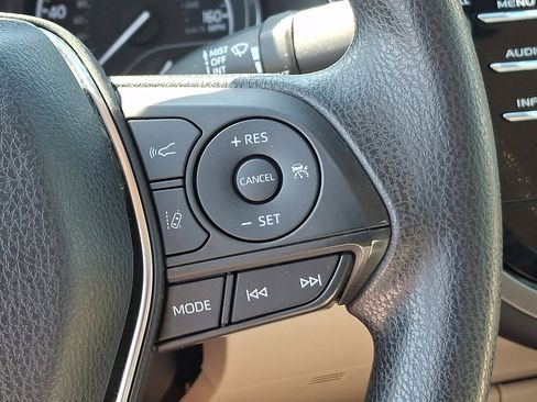 Used 2018 Toyota Camry LE w/ Convenience Package FWD image 21