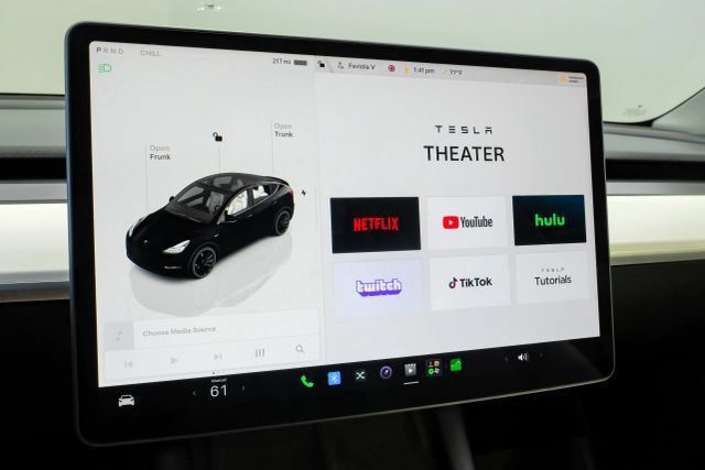 Used 2022 Tesla Model Y Performance AWD/4WD image 31