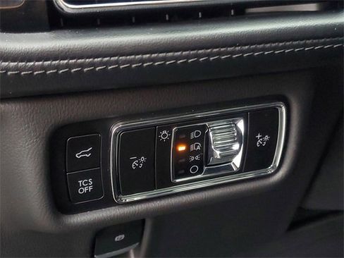 Certified 2023 Lincoln Nautilus Reserve image 18