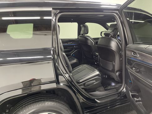 Used 2021 Jeep Grand Cherokee L Overland w/ Luxury Tech Group IV image 21