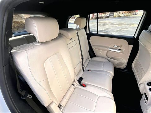 Used 2020 Mercedes-Benz GLB 250 4MATIC w/ Premium Package image 19