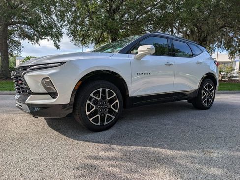Used 2024 Chevrolet Blazer RS w/ Driver Confidence II Package FWD image 3
