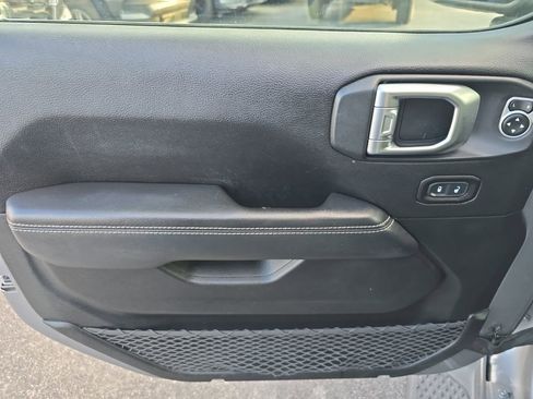 Used 2020 Jeep Gladiator Overland image 14