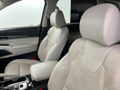 Used 2023 Kia Telluride EX image 17