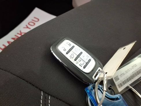 Used 2023 Chrysler Voyager LX FWD image 27