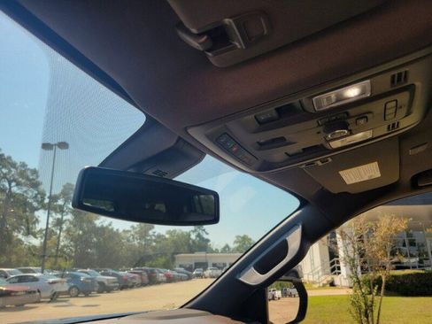 Used 2021 GMC Yukon XL SLT w/ SLT Premium Package image 22