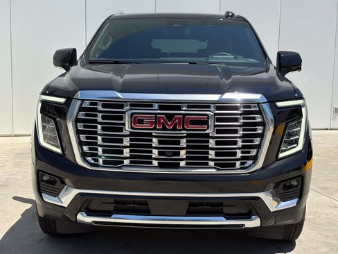 Used 2025 GMC Yukon XL Denali AWD/4WD image 3