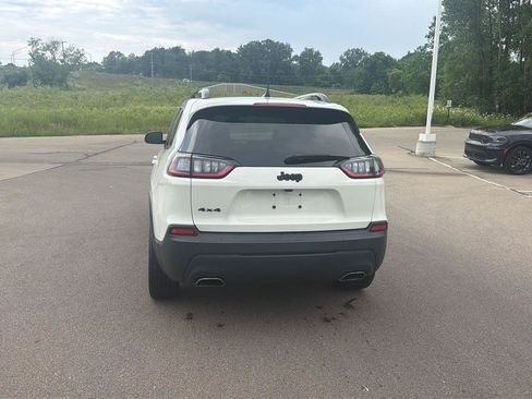 Used 2019 Jeep Cherokee Latitude Plus AWD/4WD image 4