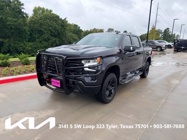 Used 2024 Chevrolet Silverado 1500 LT Trail Boss w/ LT Trail Boss Premium Package AWD/4WD image 3