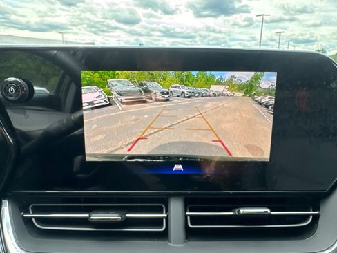 Used 2026 Chevrolet Trax RS w/ Sunroof Package FWD image 16