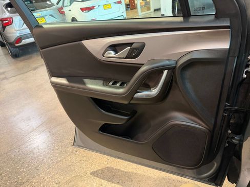 Used 2025 Chevrolet Blazer LT FWD image 18