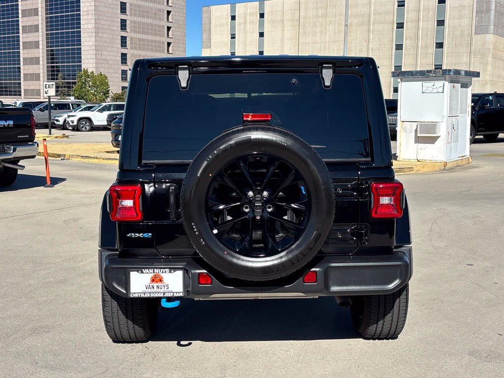 Used 2023 Jeep Wrangler Unlimited Sahara AWD/4WD image 5
