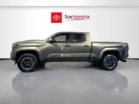 Used 2025 Toyota Tacoma TRD Sport AWD/4WD image 7