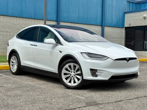 Used 2019 Tesla Model X 75D AWD/4WD image 3