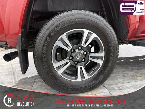 Used 2018 Toyota Tacoma TRD Sport AWD/4WD image 9