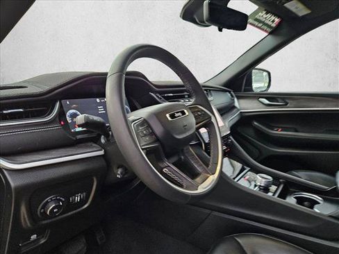 Used 2024 Jeep Grand Cherokee L Limited w/ Luxury Tech Group II AWD/4WD image 9