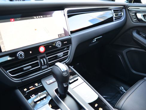 Used 2026 Porsche Macan image 30
