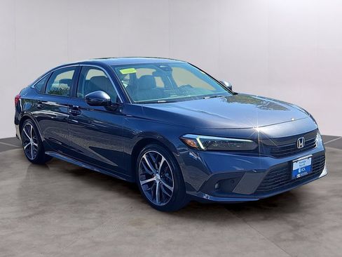 Used 2022 Honda Civic Touring image 3