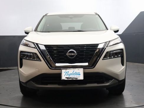 Used 2023 Nissan Rogue SV image 3