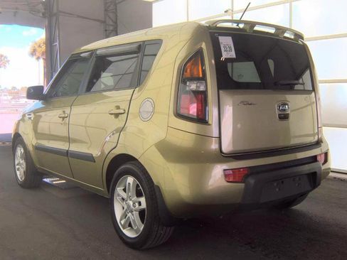 Used 2011 Kia Soul + image 6