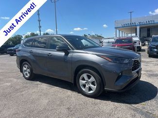 Used 2024 Toyota Highlander LE AWD/4WD video 1