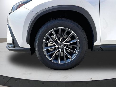 Used 2025 Lexus NX 250 FWD w/ Towing Package (2000 Lbs) image 34
