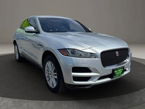 Used 2017 Jaguar F-PACE Prestige image 4